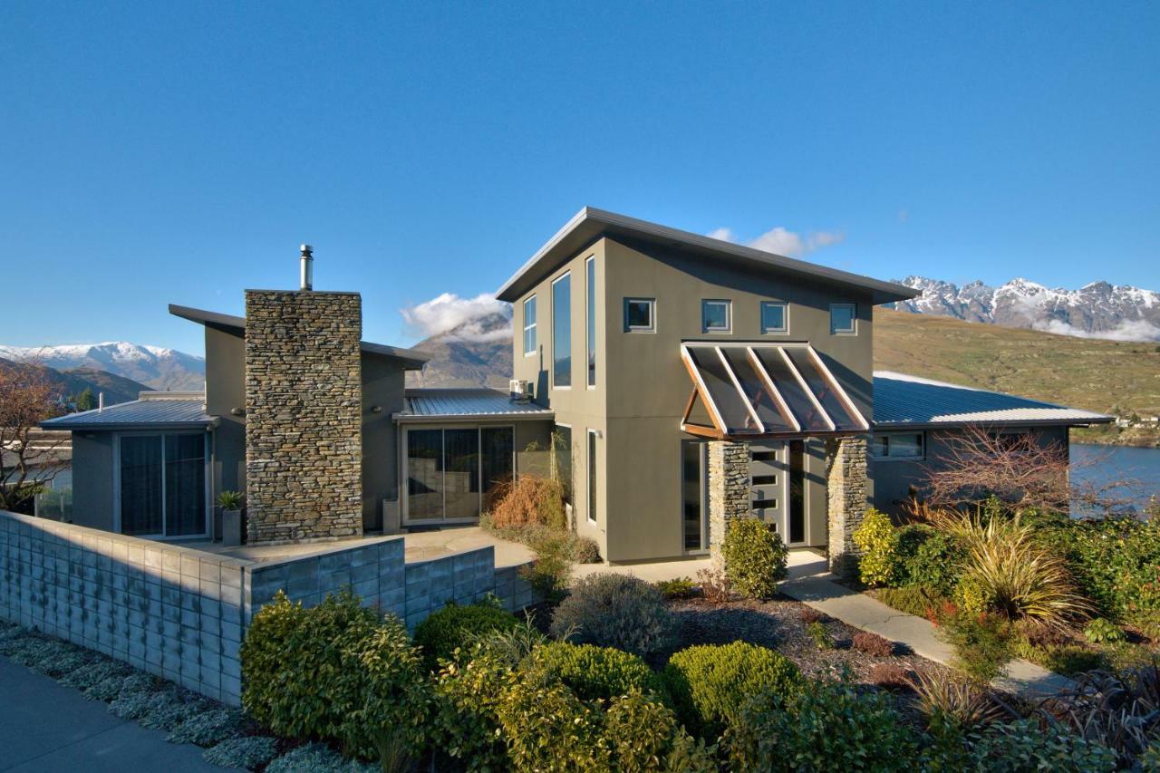 Luxury Lakeside Home With Remarkable View Queenstown Exterior photo