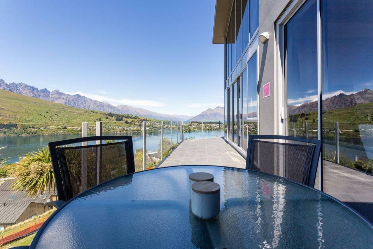 Luxury Lakeside Home With Remarkable View Queenstown Exterior photo